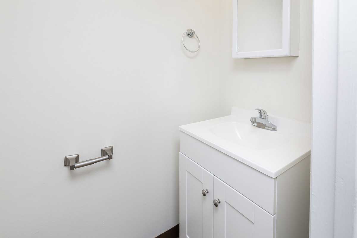 Hickory Hill Townhomes Bathroom